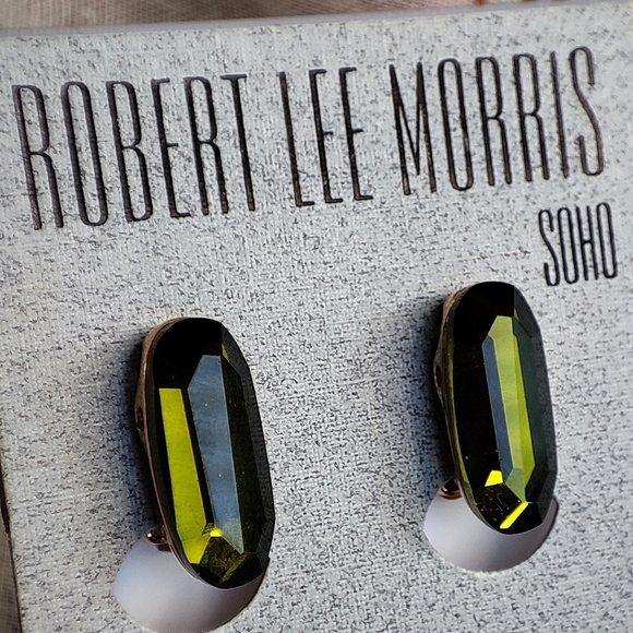 Robert Lee Morris Olive Green Faceted Crystal Vintage Clip Earrings Gold Tone - Picture 2 of 4